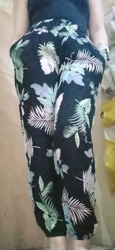 Pantalon floral negro - miniatura 4