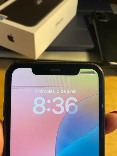 iPhone 11 en caja original - miniatura 3