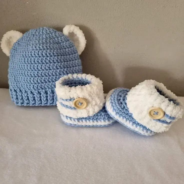 Conjunto bebé azul tejido
