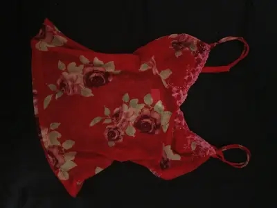 Camiseta rojo floral con encaje - miniatura 1