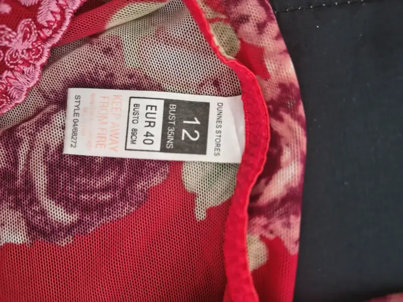 Camiseta rojo floral con encaje - 2