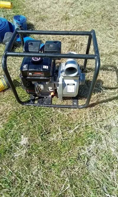 Bomba de agua con motor - miniatura 1