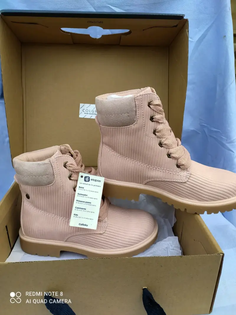Botas de niña rosadas nuevas - 1