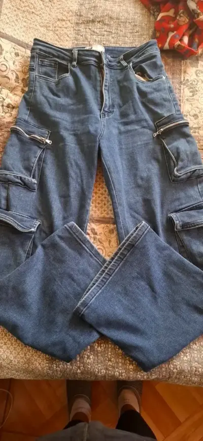 Jeans cargo negros usados - miniatura 2