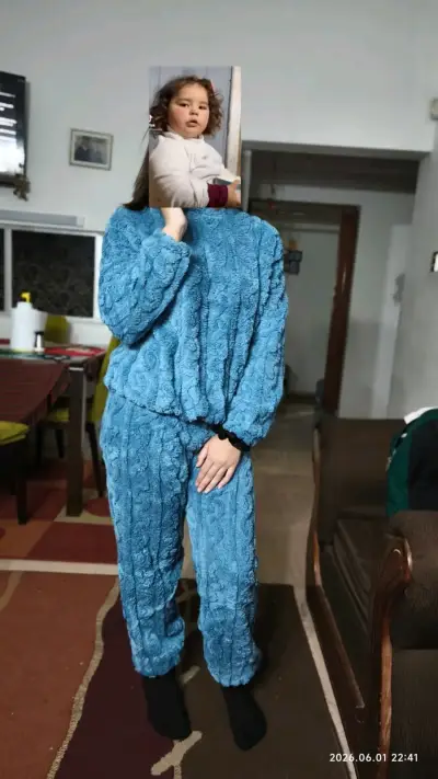 Pijama rosado de felpa para mujer - miniatura 2