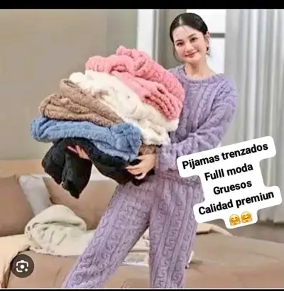 Pijama rosado de felpa para mujer - miniatura 3