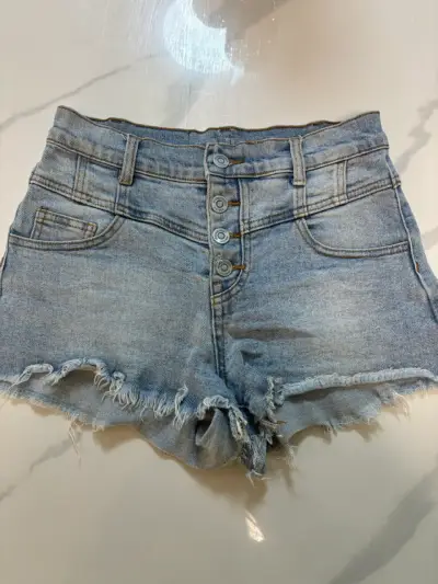 Shorts de mezclilla desgastados - miniatura 1