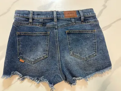 Shorts de mezclilla desgastados - miniatura 2