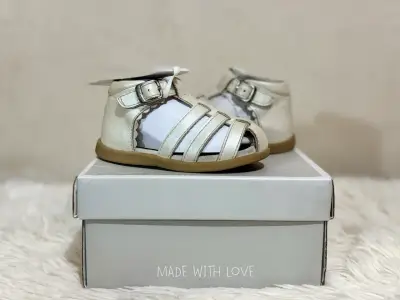 Sandalias beige para bebé - miniatura 1
