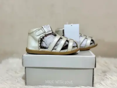 Sandalias beige para bebé - miniatura 4