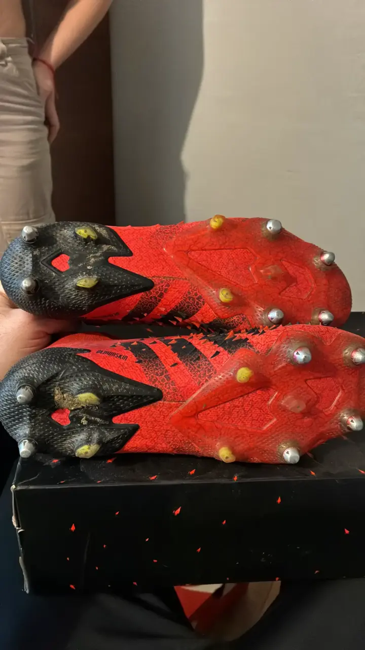Botines rojos de fútbol(rugby) - 3
