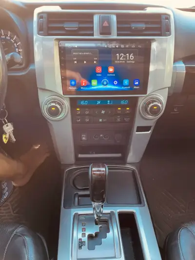 Toyota 4 Runner limited 2014 - miniatura 3