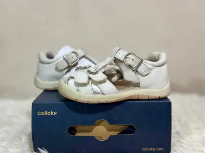 Sandalias blancas para niñas - miniatura 1