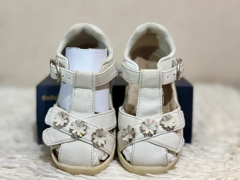 Sandalias blancas para niñas - 3