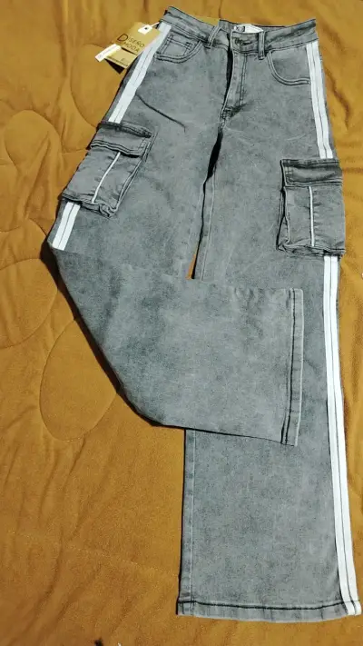 Pantalón cargo gris con rayas - miniatura 1