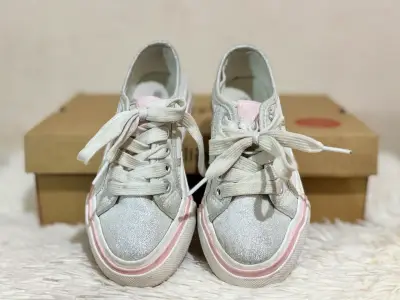 Zapatillas plateadas con brillo - miniatura 2