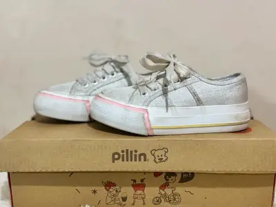 Zapatillas plateadas con brillo - miniatura 3