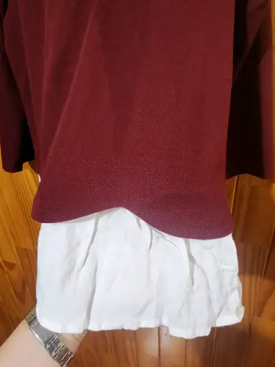 Suéter burdeo con faldón blanco marca IO - miniatura 3
