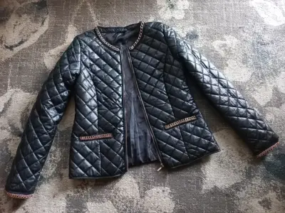 Chaqueta ecocuero negra acolchada - miniatura 1