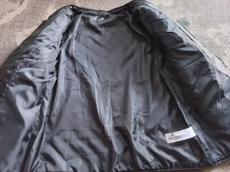 Chaqueta ecocuero negra acolchada - 4