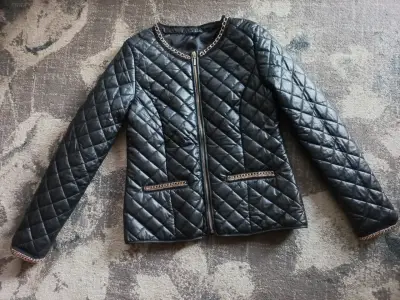 Chaqueta ecocuero negra acolchada - miniatura 6