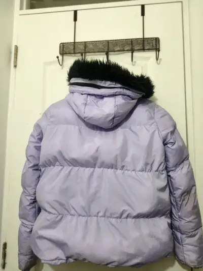 Chaqueta acolchada lila con capucha de niña - miniatura 1