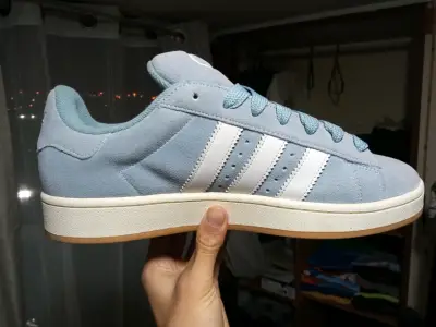 Zapatillas celestes de gamuza - miniatura 1