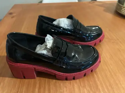 Zapatos charol suela roja - miniatura 2