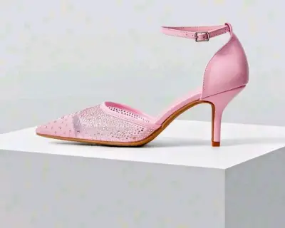 Zapatos rosados con apliques - miniatura 1
