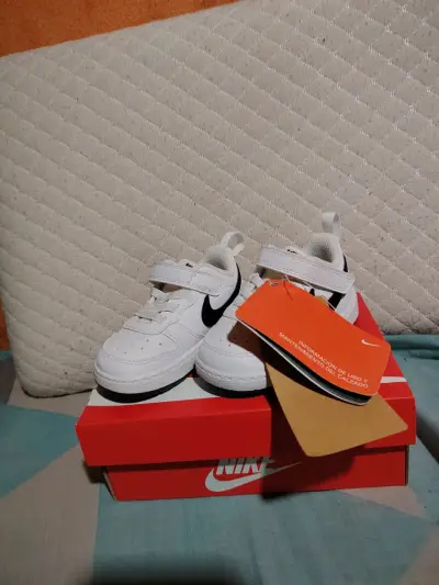 Zapatillas Nike talla 21 nuevas - miniatura 1