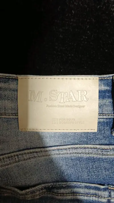Jeans azules rasgados de hombre - miniatura 4
