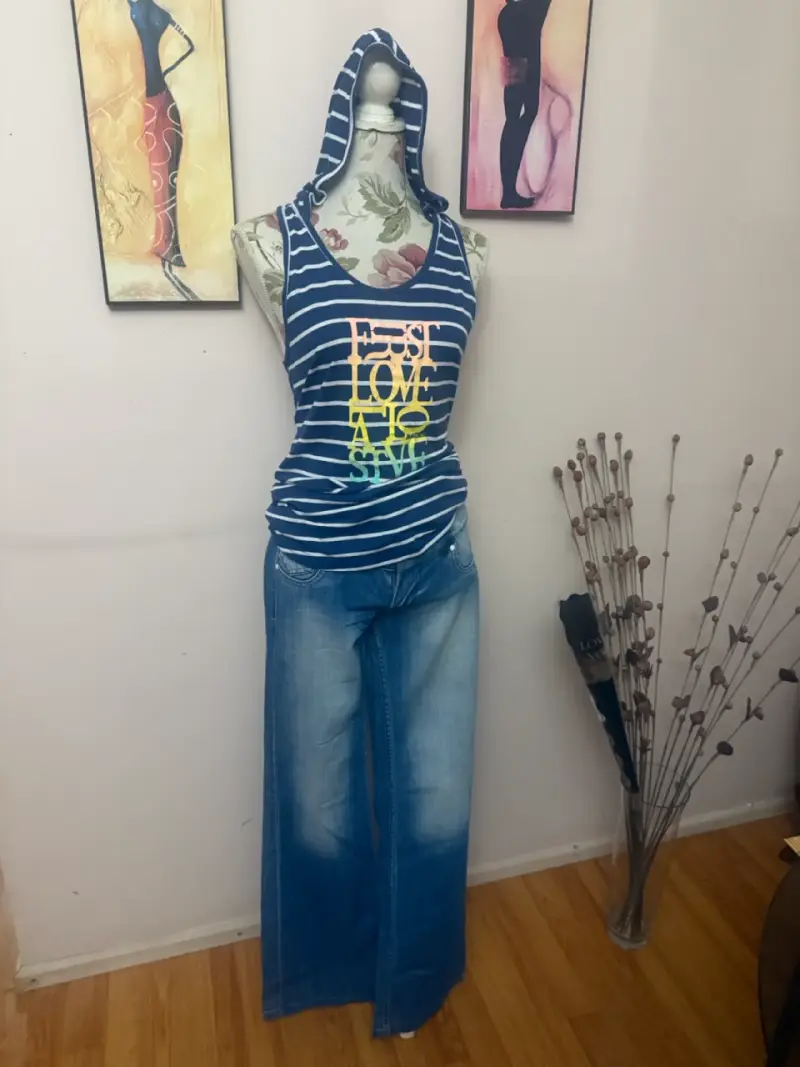 Conjunto blusa negra y pantalón floral - 5
