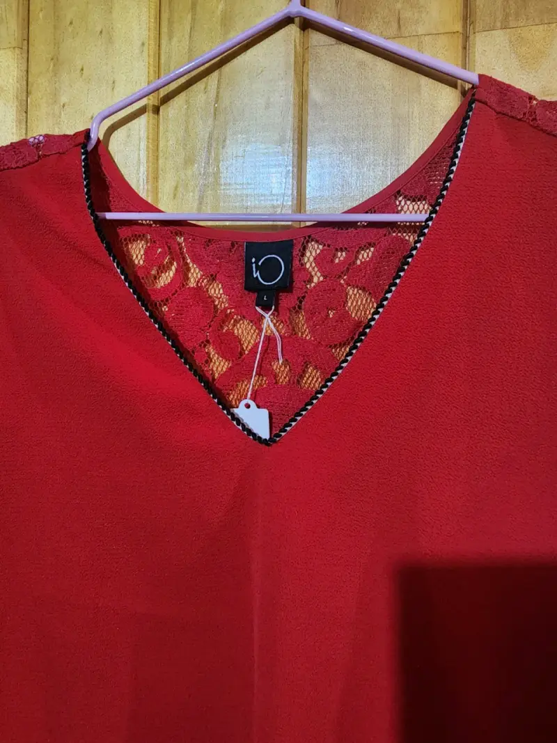 Blusa roja con encaje - 5