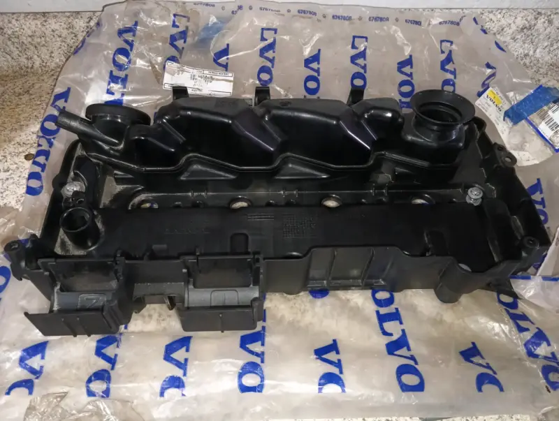 Tapa de válvulas Volvo nueva - 2
