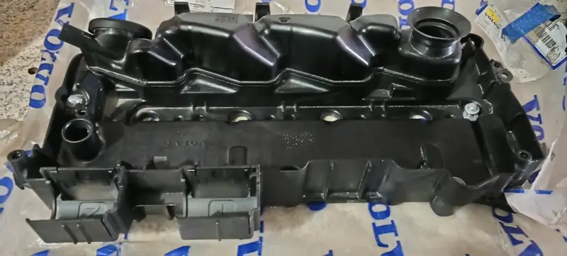Tapa de válvulas Volvo nueva - 3