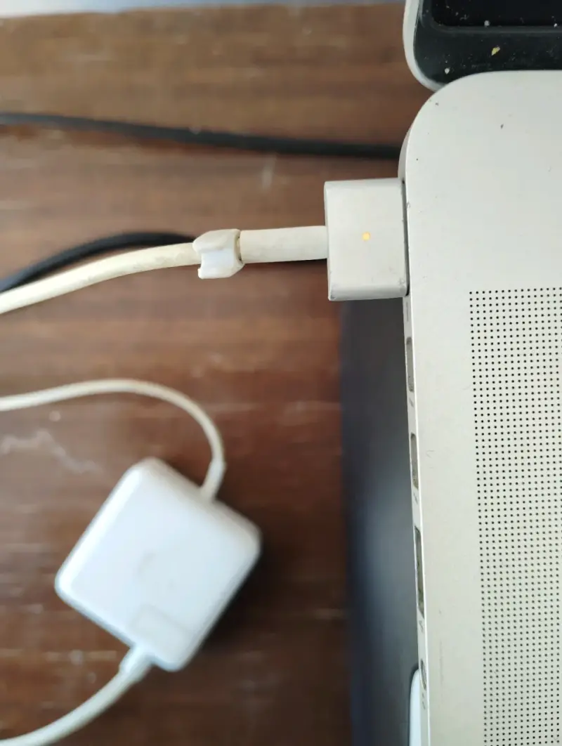 Cargador Apple MagSafe usado - 4