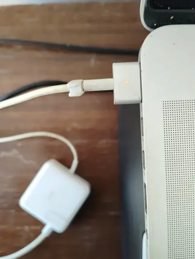 Cargador Apple MagSafe usado - miniatura 4