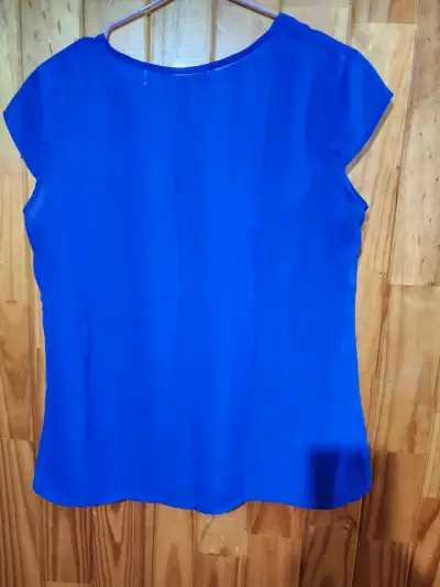 Blusa azul con ojales decorativos - miniatura 4