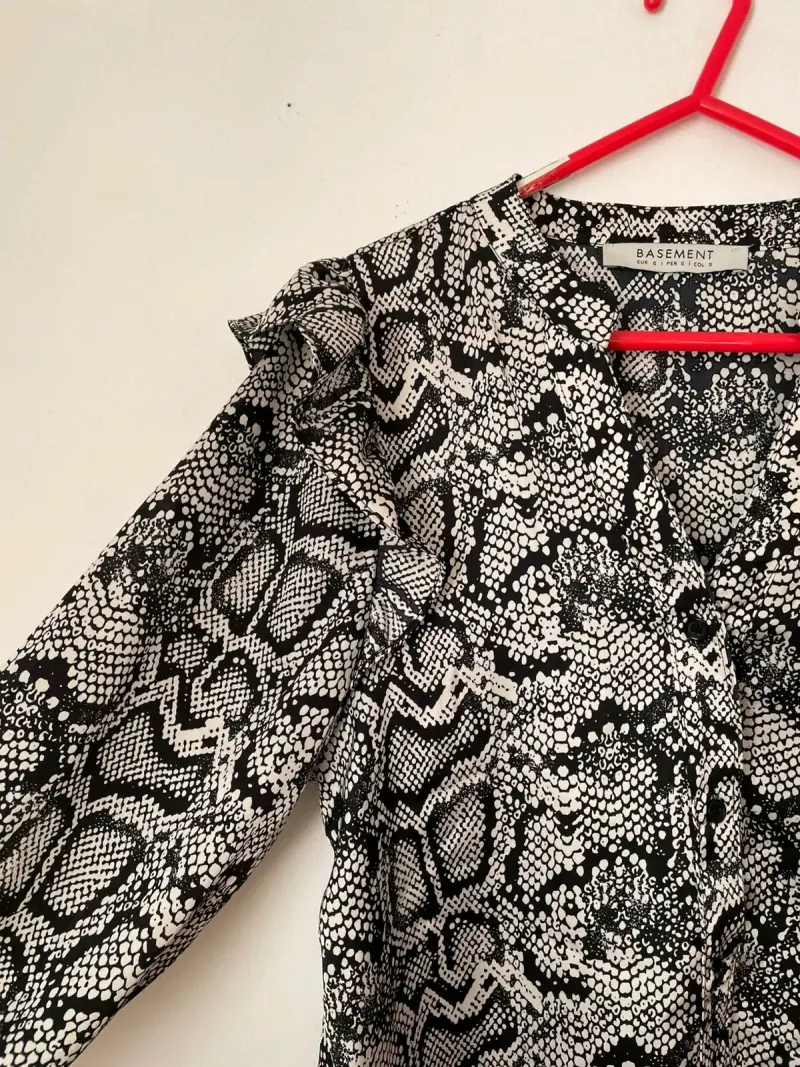 Blusa estampado serpiente Basement - 2