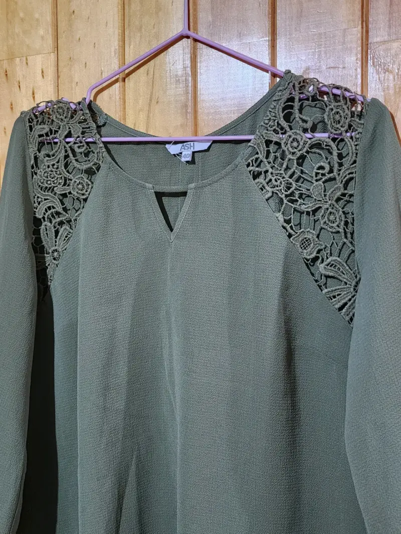 Blusa verde con encaje- ASH - 2