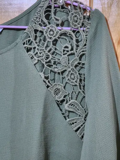 Blusa verde con encaje- ASH - miniatura 3