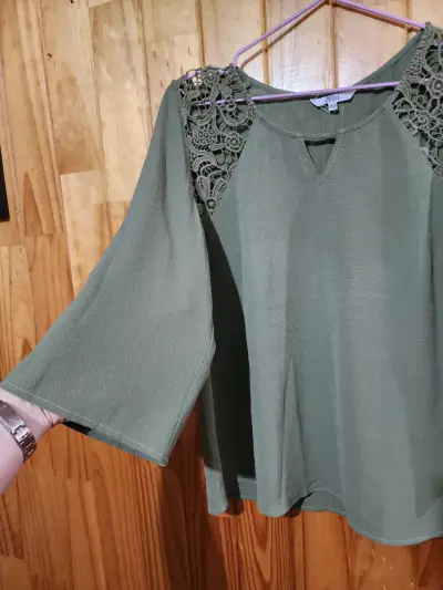 Blusa verde con encaje- ASH - miniatura 4