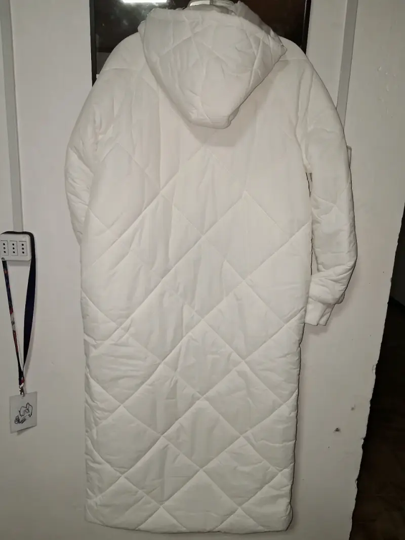 Abrigo blanco con capucha - 2