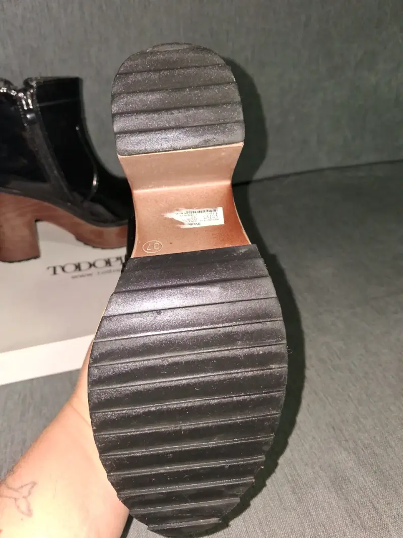 Botines negros charol con tachas - 5