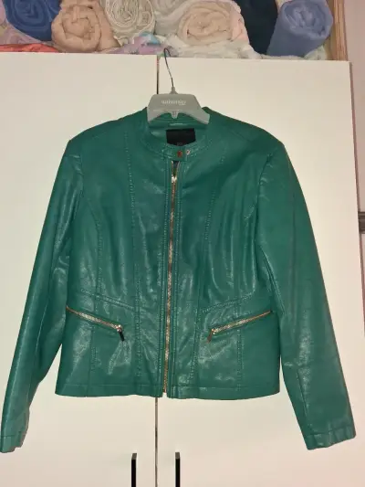Chaqueta verde de cuero sintético - miniatura 1
