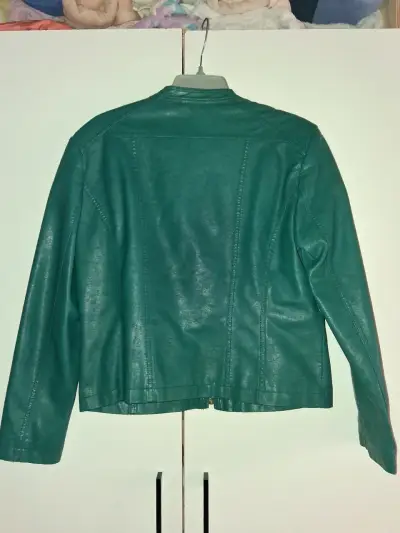 Chaqueta verde de cuero sintético - miniatura 3