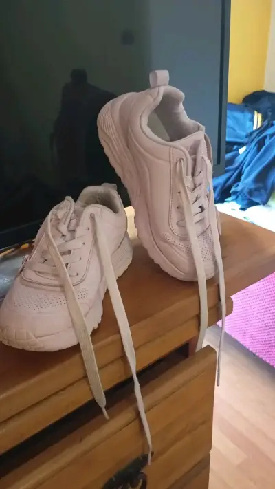 Zapatillas deportivas rosada - miniatura 1