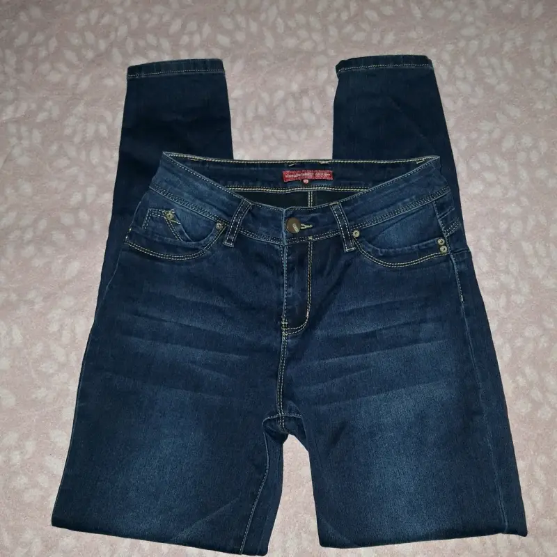 Jeans de mezclilla azul oscuro
