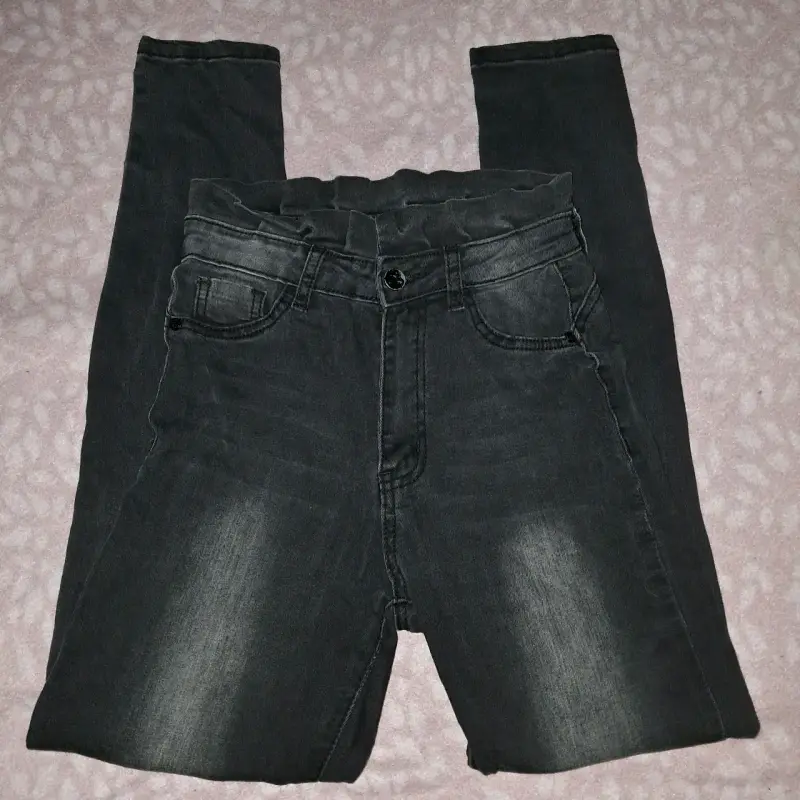 Pantalón negro femenino
