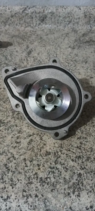 Bomba de agua para auto - miniatura 2